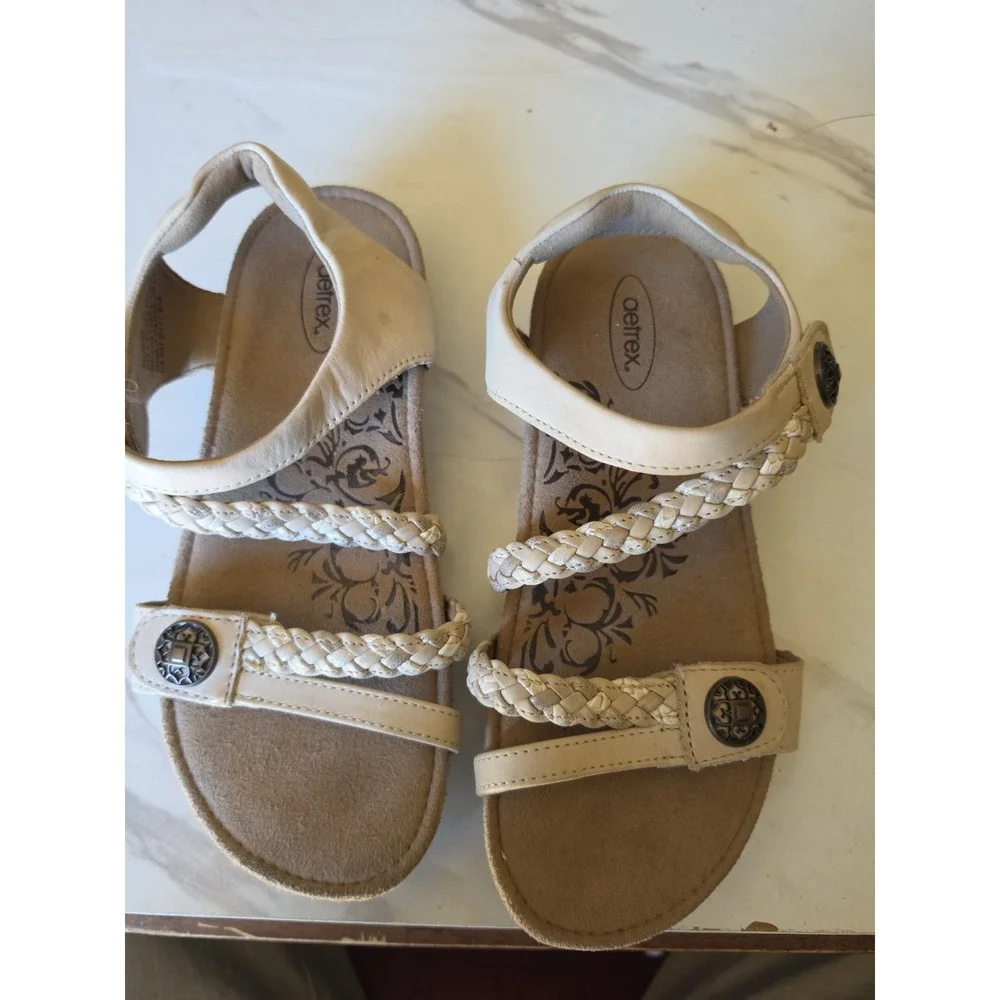 Aetrex Lydia Adjustable Wedge slip on sandal white size 6